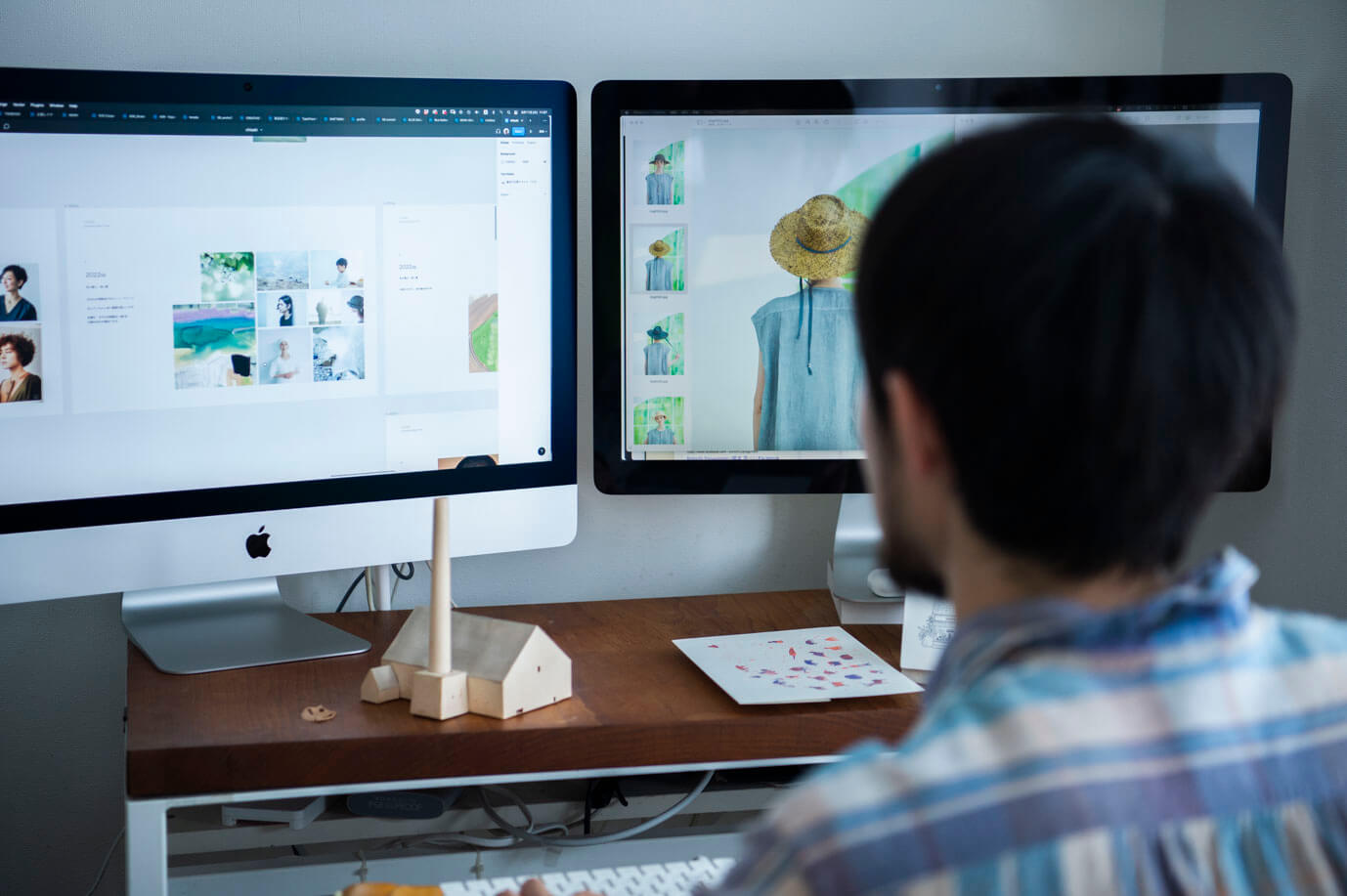 デスクに向かうto-kichiさん